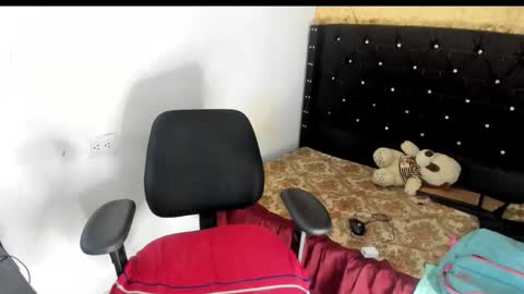 Snapshot of sarahlovexxv chatting on 10-17-25, 07:11 Sarah online show from 10-17-25, 07:11