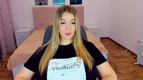 Sarah online show from 12-16-24, 04:49