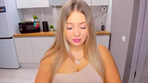 Sarah online show from 10-20-25, 02:39