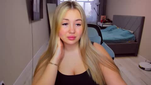 Sarah online show from 04-05-26, 12:24