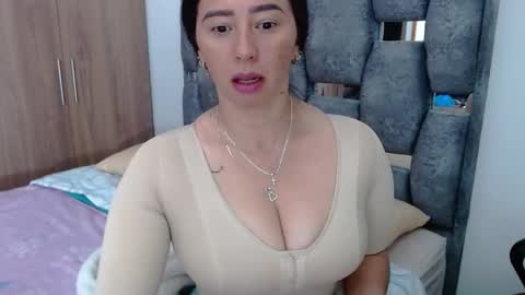 Lia online show from 01-11-25, 01:43