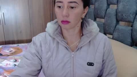 Lia online show from 02-11-25, 12:37