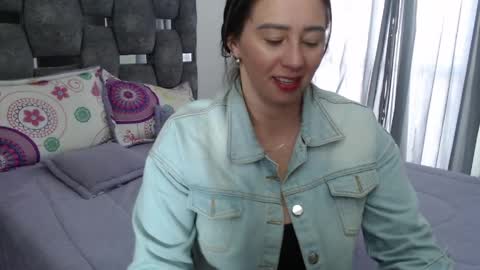 Lia online show from 04-12-26, 08:14