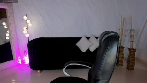 Snapshot of sarahrhodes_ chatting on 05-31-26, 11:39 Sarah Rhodes online show from 05-31-26, 11:39