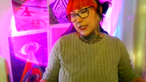 Snapshot of saraht666 chatting on 10-09-25, 10:30 Sarah T online show from 10-09-25, 10:30