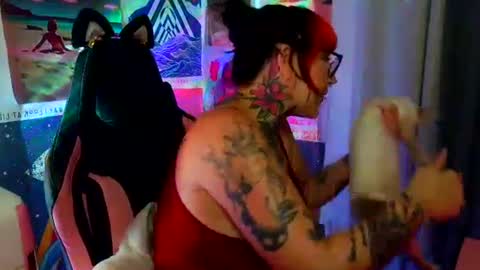 Snapshot of saraht666 chatting on 10-19-25, 07:20 Sarah T online show from 10-19-25, 07:20