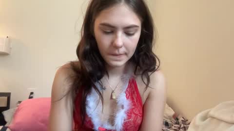 SarahxOliver online show from 12-22-24, 04:38