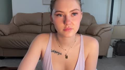 SarahxOliver online show from 02-17-26, 06:36