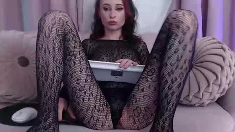  Sarai  online show from 09-13-25, 08:41