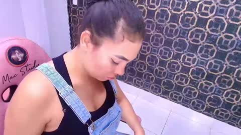 Snapshot of sarak_ chatting on 02-24-25, 11:54 Sara online show from 02-24-25, 11:54