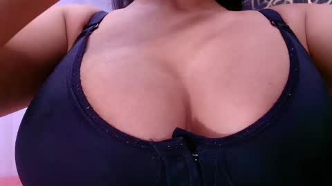 Snapshot of sarak_ chatting on 03-01-25, 12:01 Sara online show from 03-01-25, 12:01