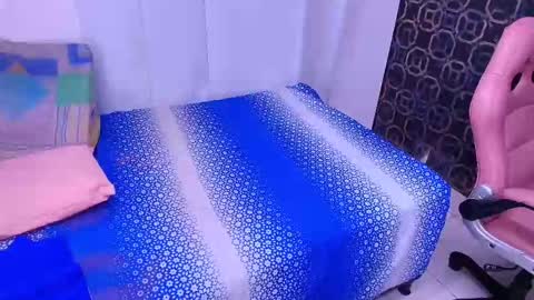 Snapshot of sarak_ chatting on 03-04-25, 12:01 Sara online show from 03-04-25, 12:01