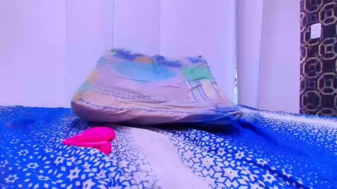 Snapshot of sarak_ chatting on 03-04-25, 03:04 Sara online show from 03-04-25, 03:04