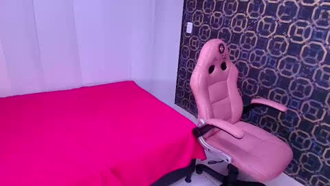 Snapshot of sarak_ chatting on 03-05-25, 12:00 Sara online show from 03-05-25, 12:00