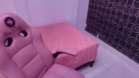 Snapshot of sarak_ chatting on 03-08-25, 12:09 Sara online show from 03-08-25, 12:09