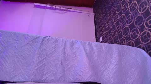 Snapshot of sarak_ chatting on 09-15-25, 11:54 Sara online show from 09-15-25, 11:54