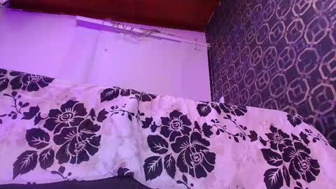 Snapshot of sarak_ chatting on 09-27-25, 11:59 Sara online show from 09-27-25, 11:59