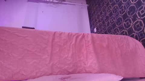 Snapshot of sarak_ chatting on 10-09-25, 12:03 Sara online show from 10-09-25, 12:03