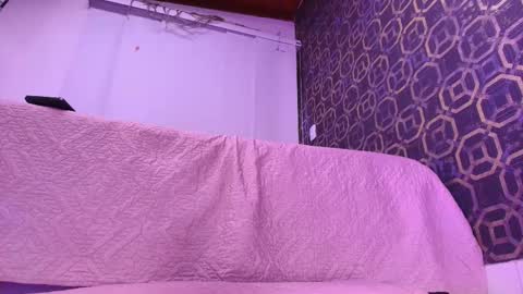 Snapshot of sarak_ chatting on 10-18-25, 12:06 Sara online show from 10-18-25, 12:06