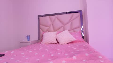 Snapshot of sarak_ chatting on 10-28-25, 11:58 Sara online show from 10-28-25, 11:58