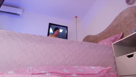 Snapshot of sarak_ chatting on 11-08-25, 12:05 Sara online show from 11-08-25, 12:05