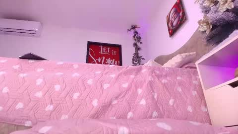 Snapshot of sarak_ chatting on 12-05-25, 12:03 Sara online show from 12-05-25, 12:03