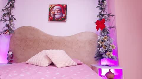 Snapshot of sarak_ chatting on 12-16-25, 11:59 Sara online show from 12-16-25, 11:59