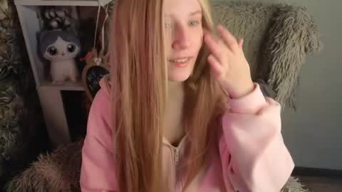Snapshot of sarakaell chatting on 05-13-26, 01:58 Sara online show from 05-13-26, 01:58