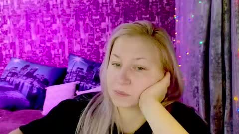 Snapshot of sarakatherin chatting on 12-23-24, 03:18 Sara online show from 12-23-24, 03:18