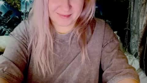 Snapshot of sarakatherin chatting on 12-28-24, 08:36 Sara online show from 12-28-24, 08:36