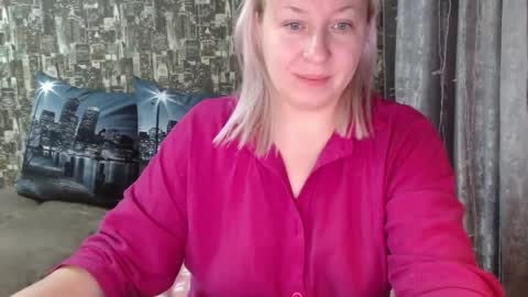 Snapshot of sarakatherin chatting on 02-17-25, 10:36 Sara online show from 02-17-25, 10:36