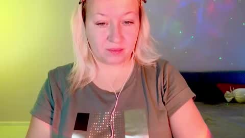 Snapshot of sarakatherin chatting on 10-14-25, 03:51 Sara online show from 10-14-25, 03:51