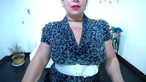 Saraloves online show from 12-18-24, 06:57