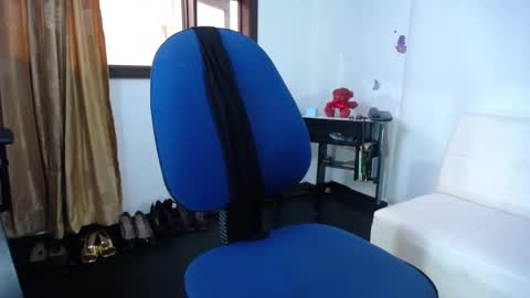 Saraloves online show from 01-30-25, 02:25