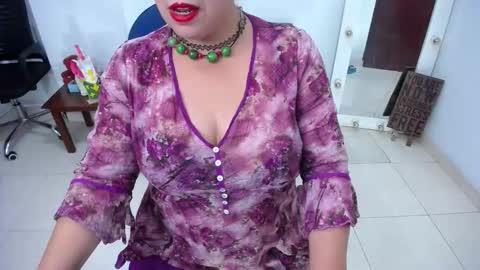 Saraloves online show from 10-25-25, 09:20