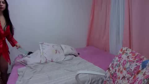 Snapshot of saralunabella02 chatting on 05-15-26, 08:27 sara luna online show from 05-15-26, 08:27