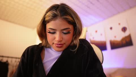 Sara online show from 01-11-25, 01:06