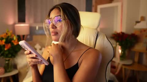 Sara online show from 03-12-25, 01:58