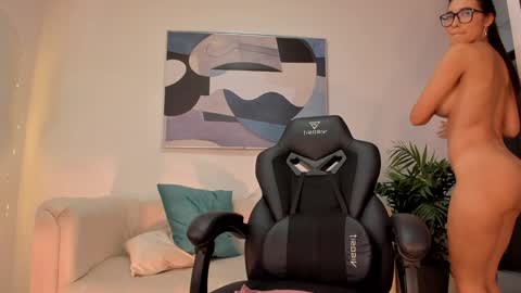 Snapshot of saraparkerx chatting on 02-05-25, 05:53 I am Sara online show from 02-05-25, 05:53