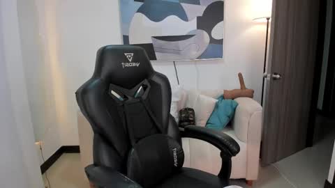 Snapshot of saraparkerx chatting on 11-24-25, 01:05 I am Sara online show from 11-24-25, 01:05