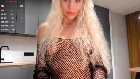 Snapshot of sarashineee chatting on 12-02-25, 08:48 Sara online show from 12-02-25, 08:48