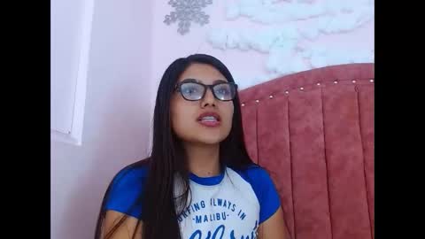 Snapshot of sarastonesx chatting on 01-19-25, 10:39 sarastonesx online show from 01-19-25, 10:39