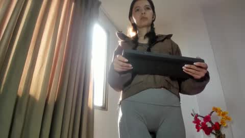 Snapshot of sarasweet_4 chatting on 09-23-25, 01:03 Sara   online show from 09-23-25, 01:03