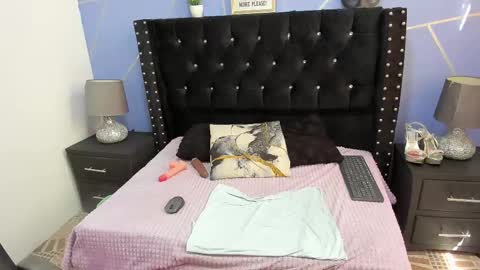 Snapshot of saraymoorex_ chatting on 01-09-25, 03:55 Saray online show from 01-09-25, 03:55