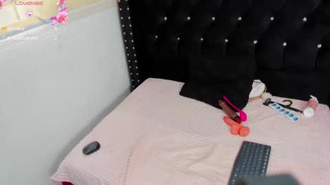 Snapshot of saraymoorex_ chatting on 03-10-25, 10:02 Saray online show from 03-10-25, 10:02