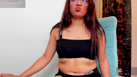 Snapshot of saraymoorex_ chatting on 09-18-25, 04:31 Saray online show from 09-18-25, 04:31