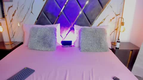 Snapshot of sarayofficial chatting on 05-15-26, 01:01 Saray Lopez online show from 05-15-26, 01:01