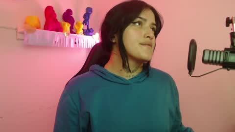 Snapshot of sari_belle chatting on 10-07-25, 10:07 Sari  online show from 10-07-25, 10:07