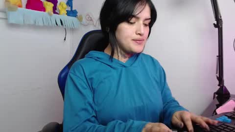 Snapshot of sari_belle chatting on 10-08-25, 10:13 Sari  online show from 10-08-25, 10:13