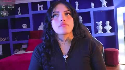Snapshot of sari_belle chatting on 10-19-25, 09:37 Sari  online show from 10-19-25, 09:37
